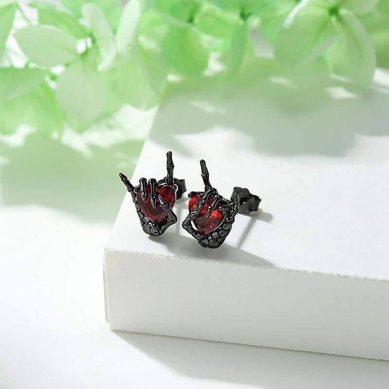 Aretes de corazón y mano con diamante retro