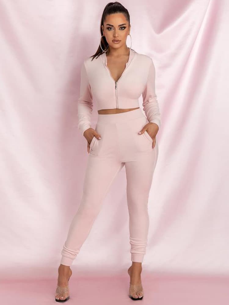 Conjunto de sudadera y pantalones con brillantes y terciopelo