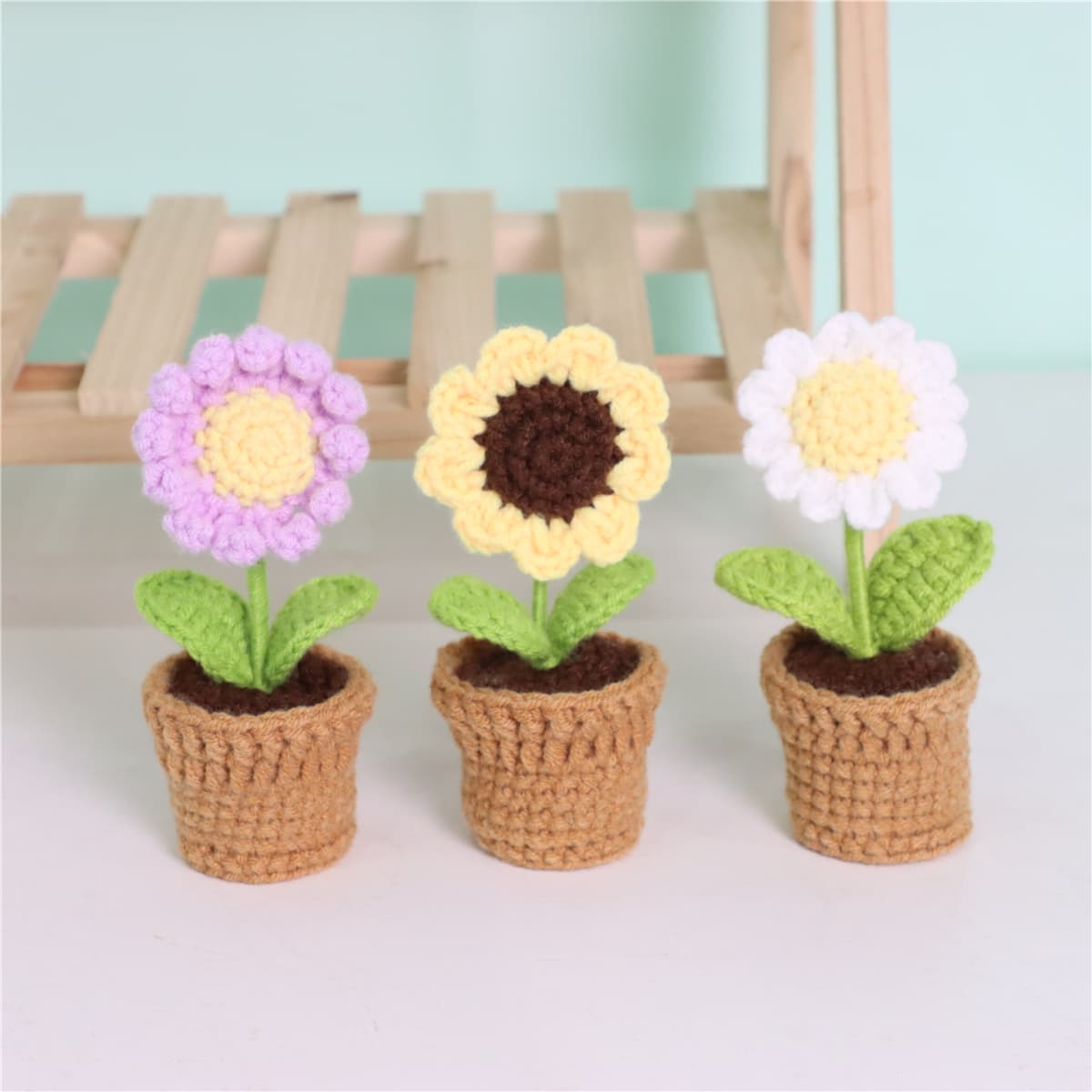 Maceta de flores tejidas a mano con girasoles multicolor