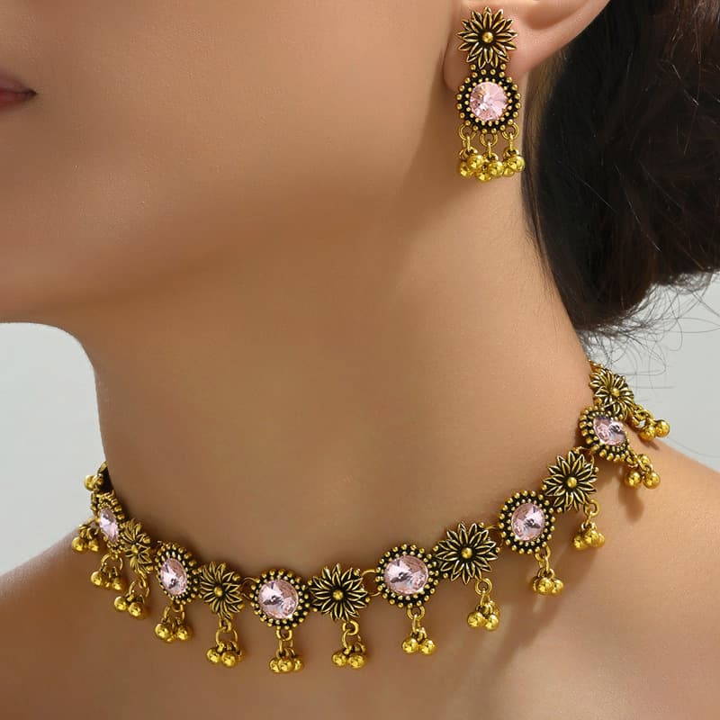 Conjunto collar y aretes flores estilo vintage