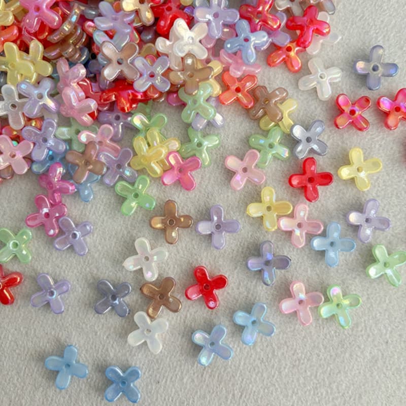 Cuentas de flores de cruz acrílicas brillantes con brillo dorado