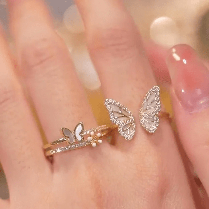 Anillo de mariposa en madreperla blanca diseño exclusivo