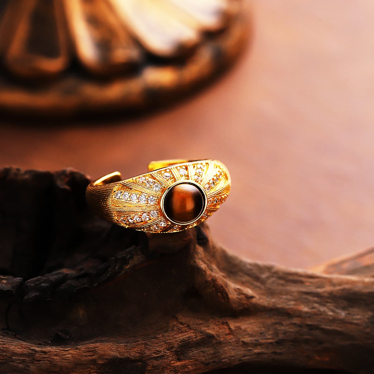 Anillo con perla barroca minimalista ajustable