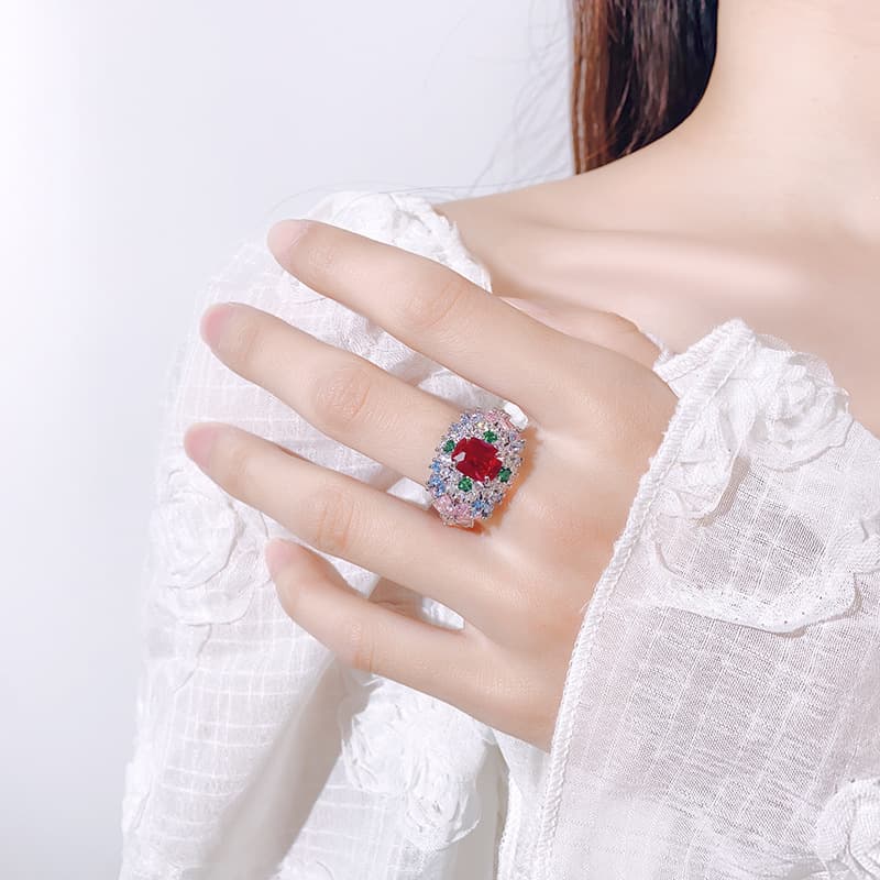 Anillo de piedra de gema con diseño moderno y elegante