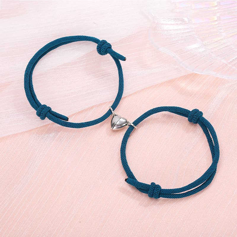 Pulsera magnética de amor con diseño de corazón