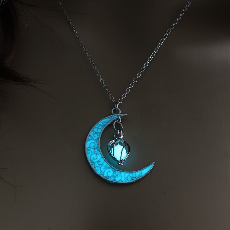 Collar colgante luminiscente con cadena plateada