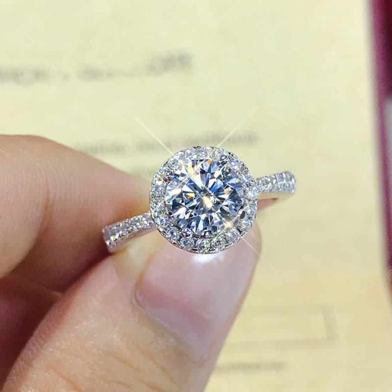Anillo de moissanita simulada tipo cluster ajustable
