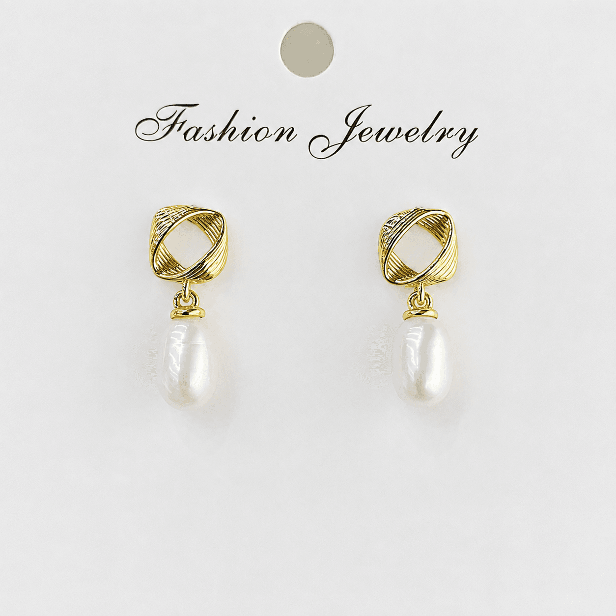 Aretes de perlas torcidas con diseño vintage
