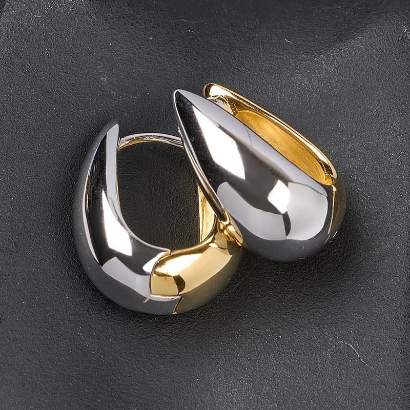 Aretes minimalistas de dos colores