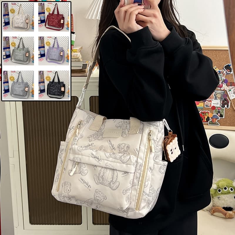 Bolsa tote de nylon con diseño de oso y múltiples bolsillos