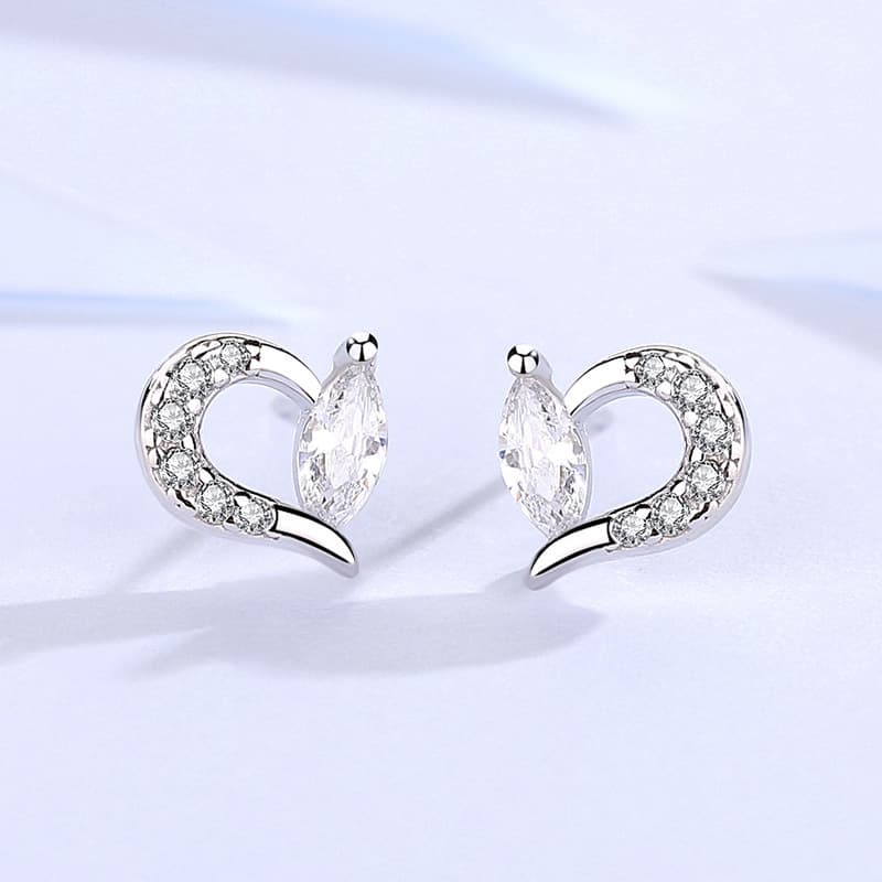 Aretes de corazón con circón para mujeres