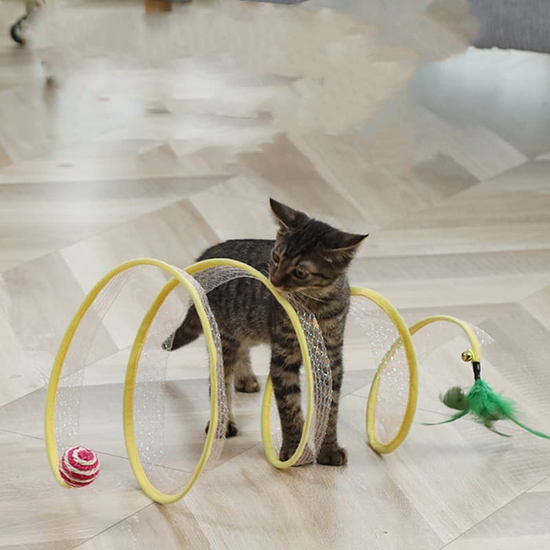 Túnel de juego para gatos con juguetes colgantes