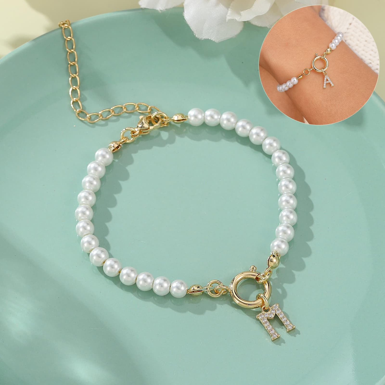 Pulsera de letra inicial con perla de 6 mm para mujer