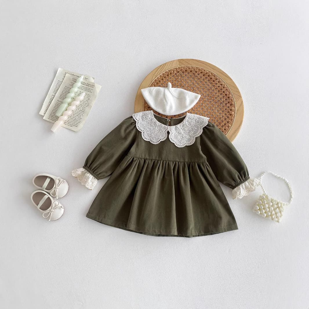Vestido infantil princesa cuello de encaje manga larga
