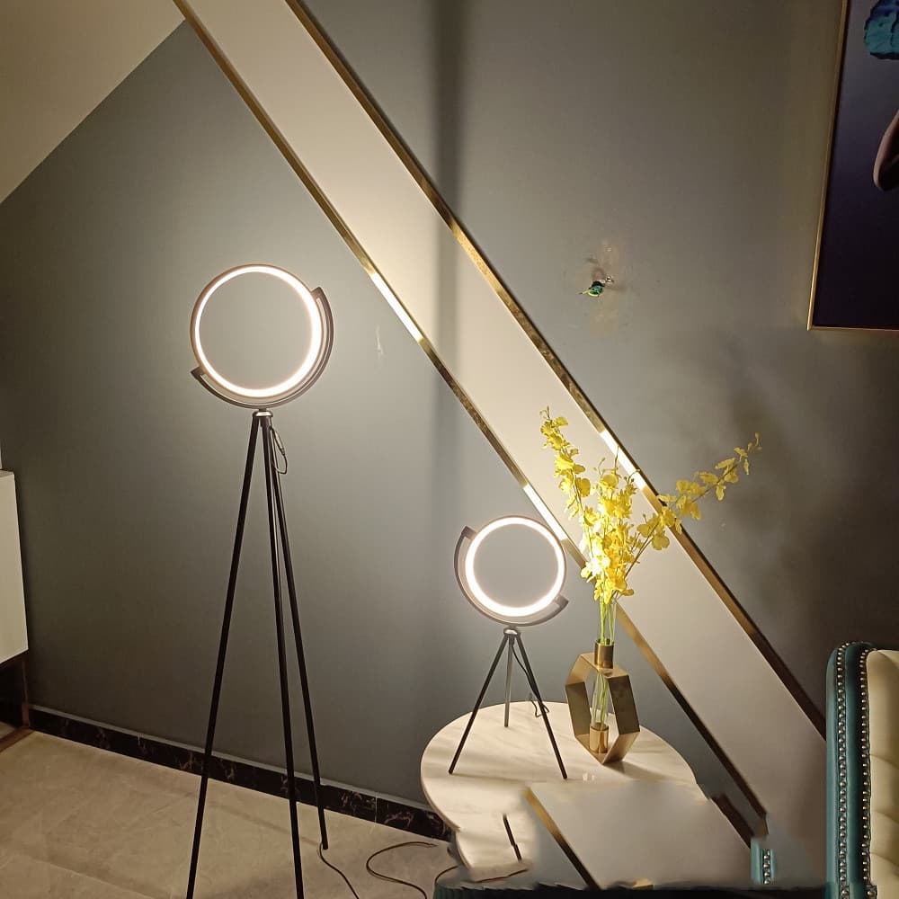 Lámpara de piso LED de aluminio para estudio