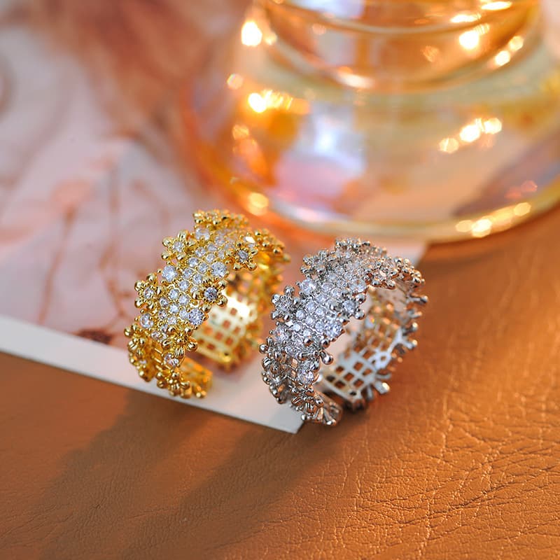 Anillo minimalista floral con circonio hueco para dedo índice
