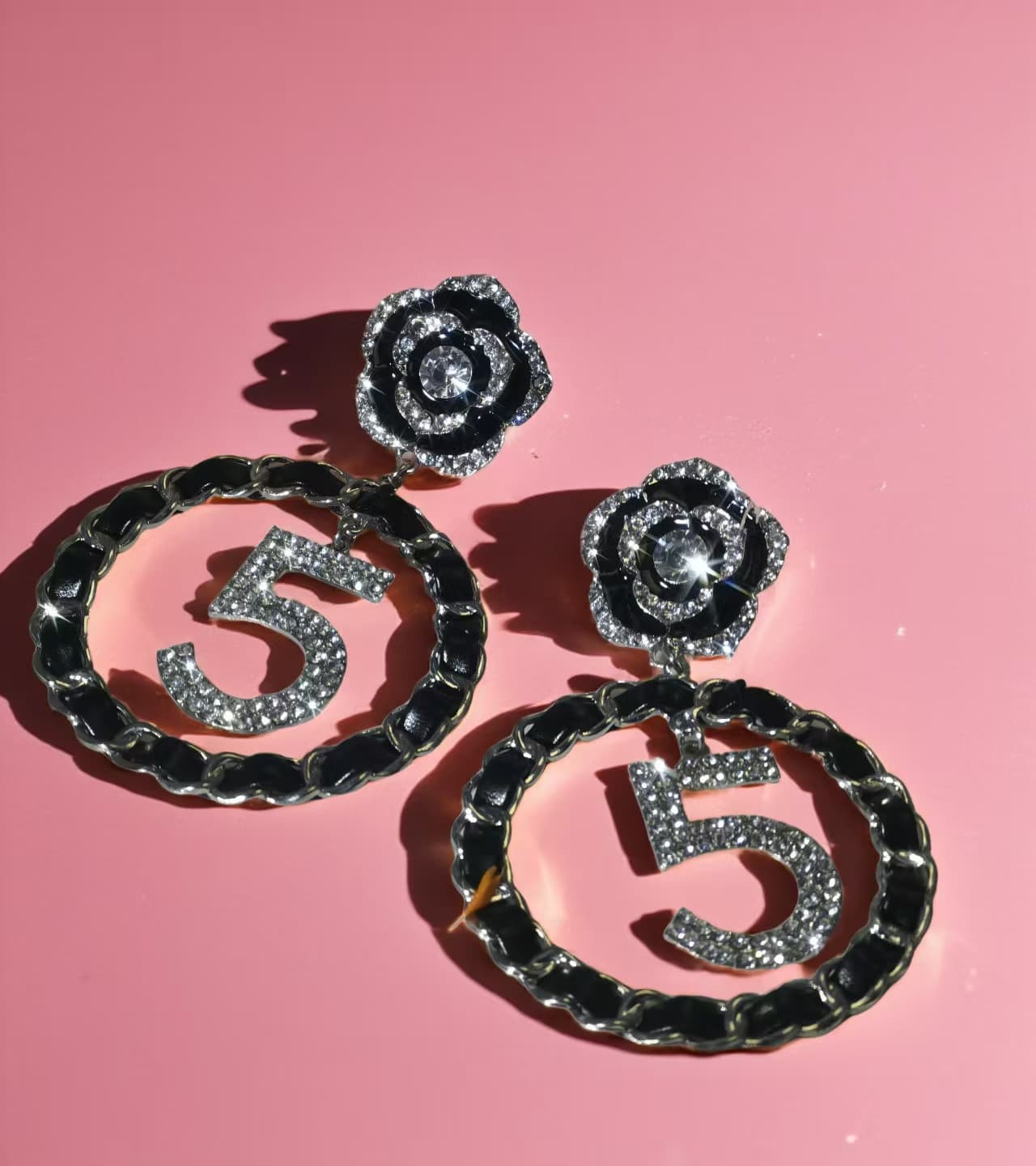 Aretes de botón de cuero tejido diseño número 5