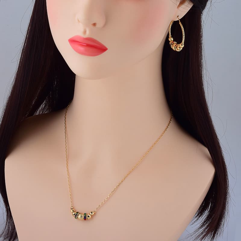 Collar y aretes con perlas de colores no decolorables