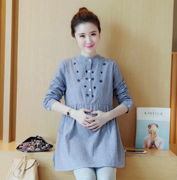 Blusa de maternidad con cuello elevado y rayas