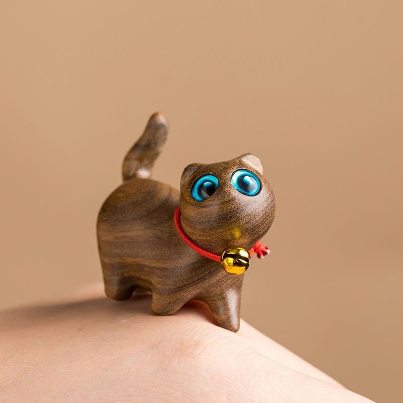Adornos de madera: gatitos y figuras decorativas de sándalo