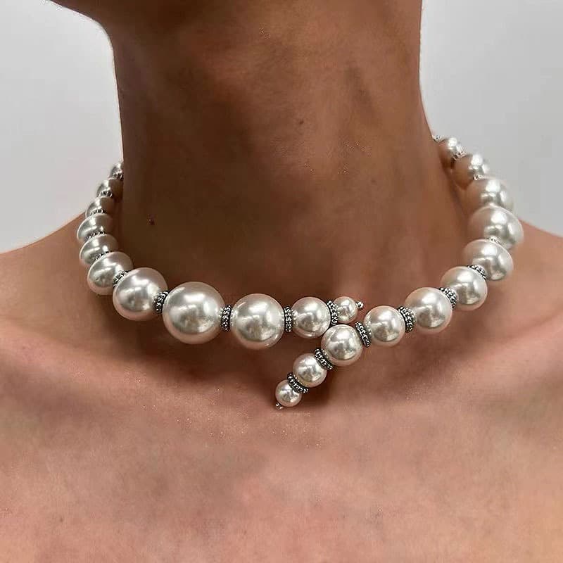 Collar de concha de perla blanca brillante de tamaño abierto