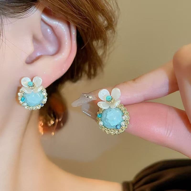 Aretes geométricos redondos de resina con postes de plata