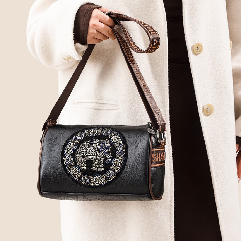 Bolsa de hombro con detalles brillantes en PU