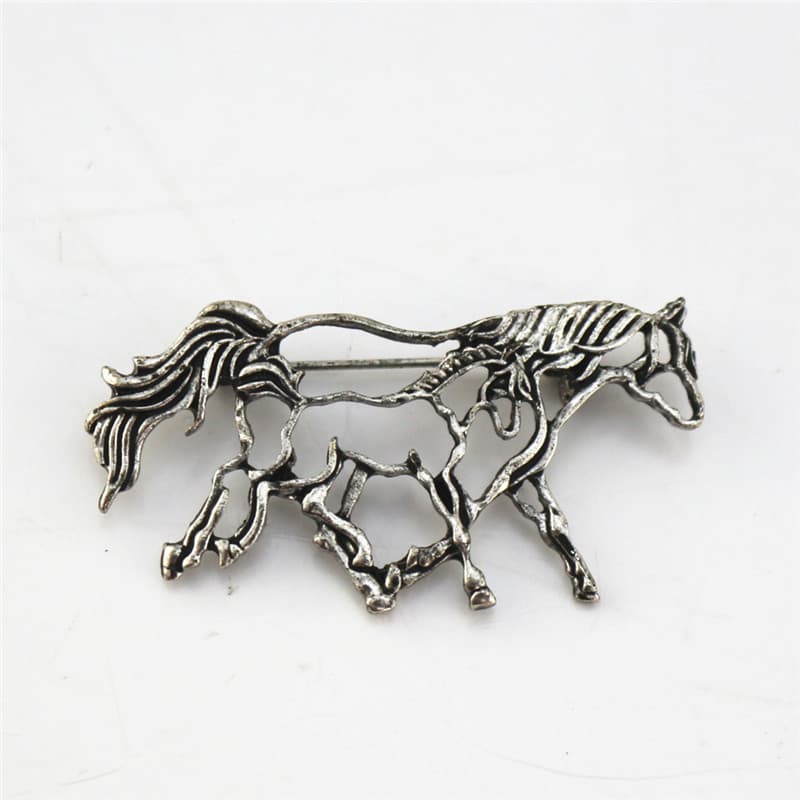 Broche de plata hueco con gemas artificiales