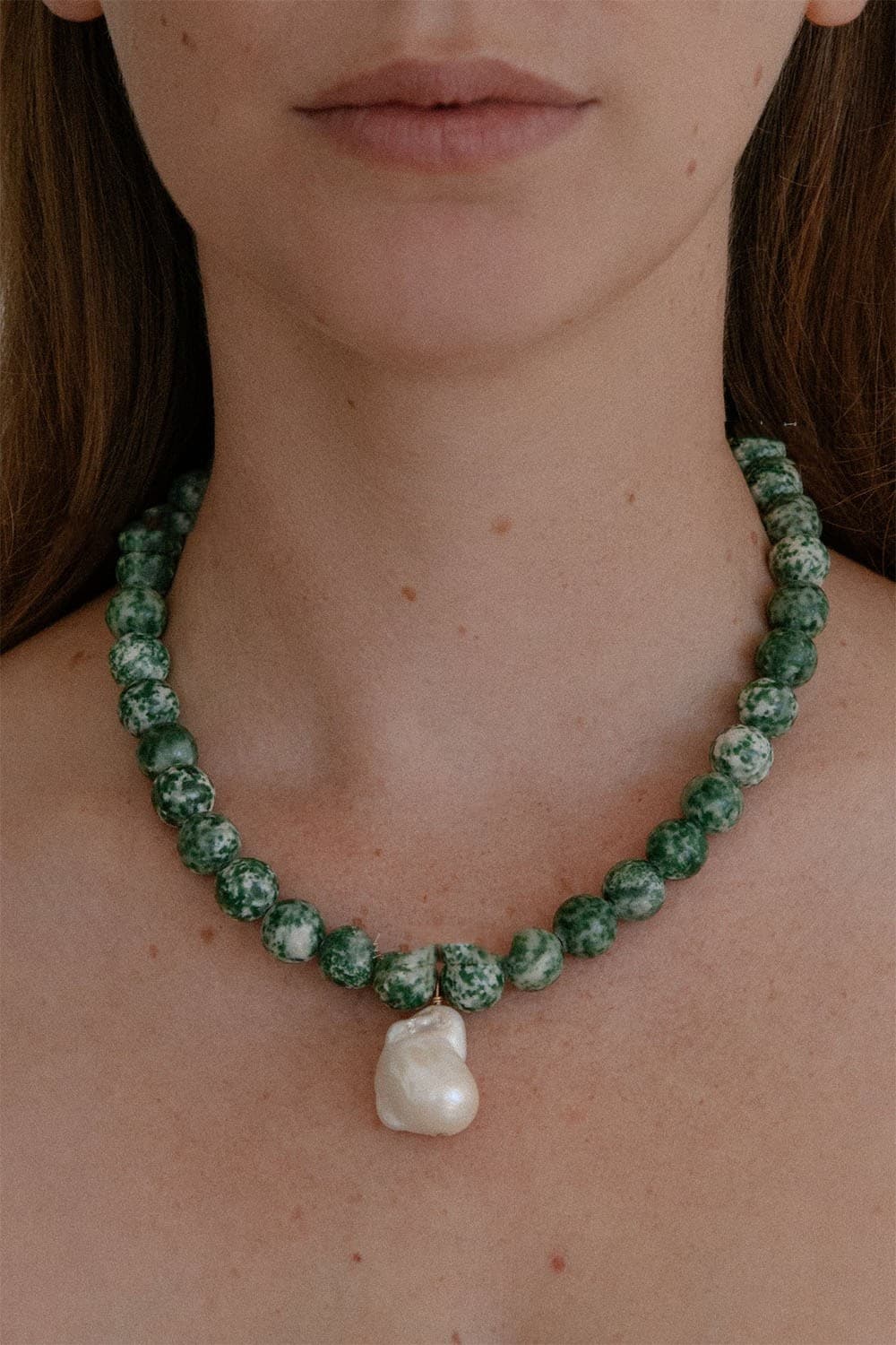 Collar de cuentas turquesas naturales con accesorios