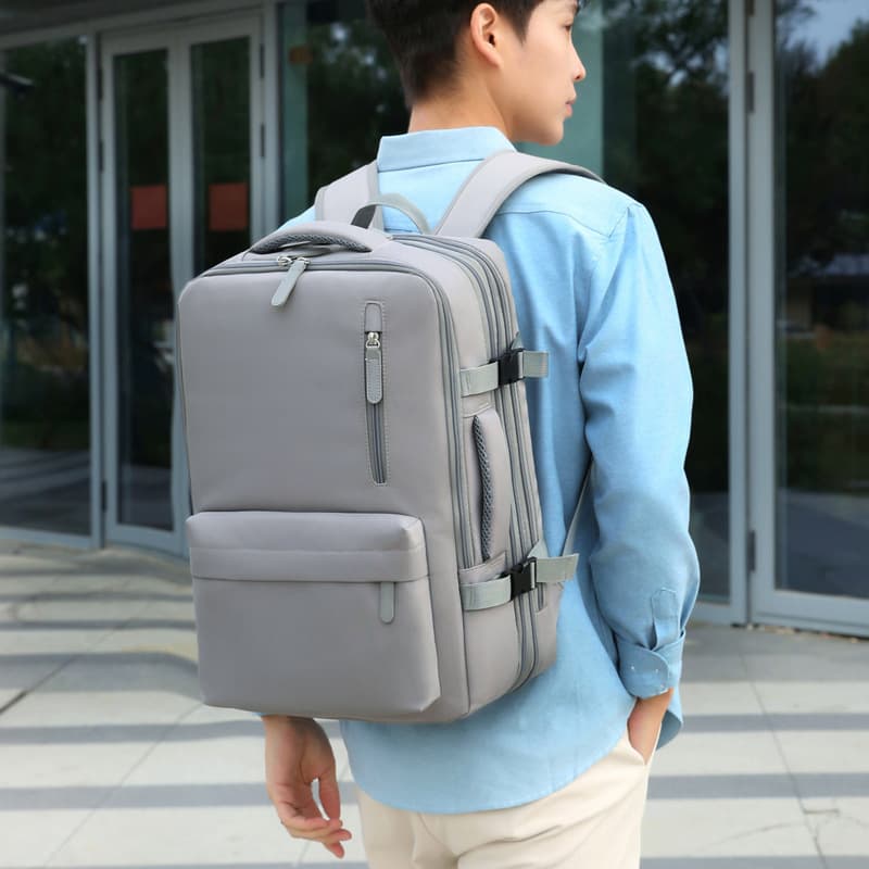 Mochila resistente al agua con puerto USB recargable