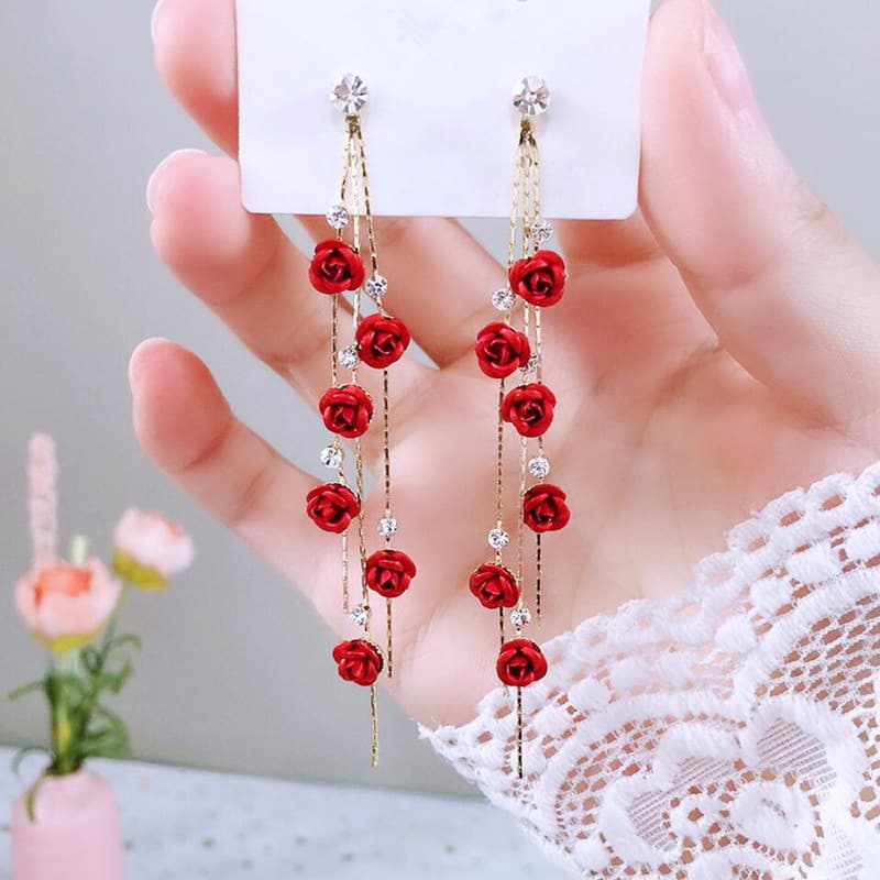 Pendientes largos de flores de rosa con cristales y flecos