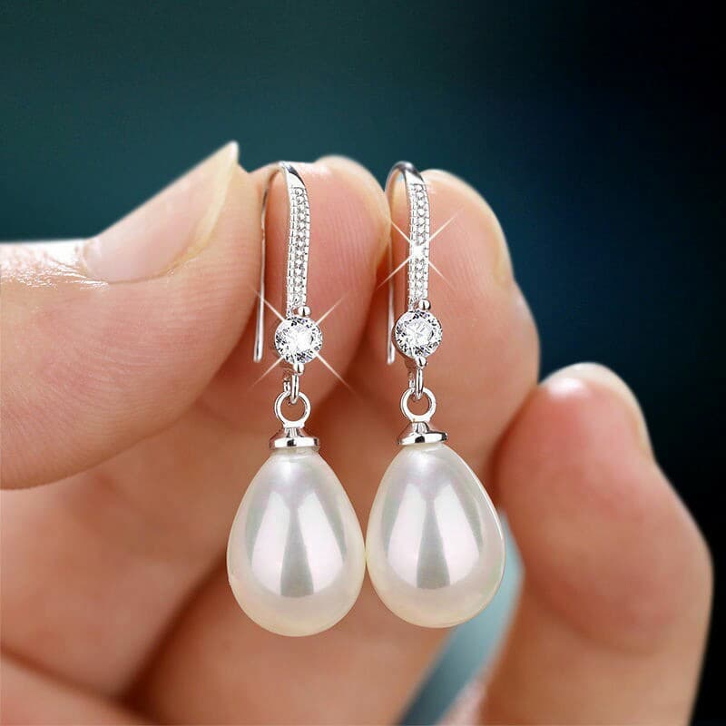 Aretes largos con perla de imitación