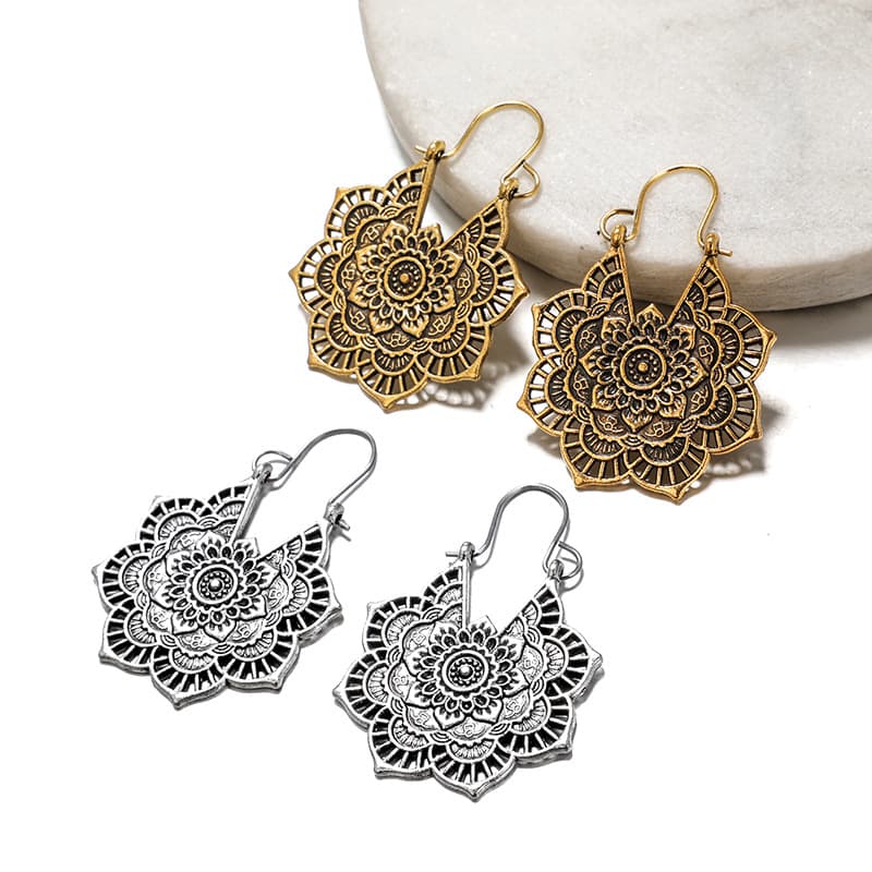 Pendientes florales de metal calado estilo vintage étnico