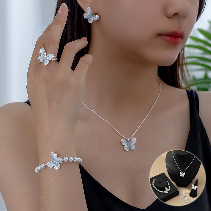 Collar de cristal azul con mariposa degradada