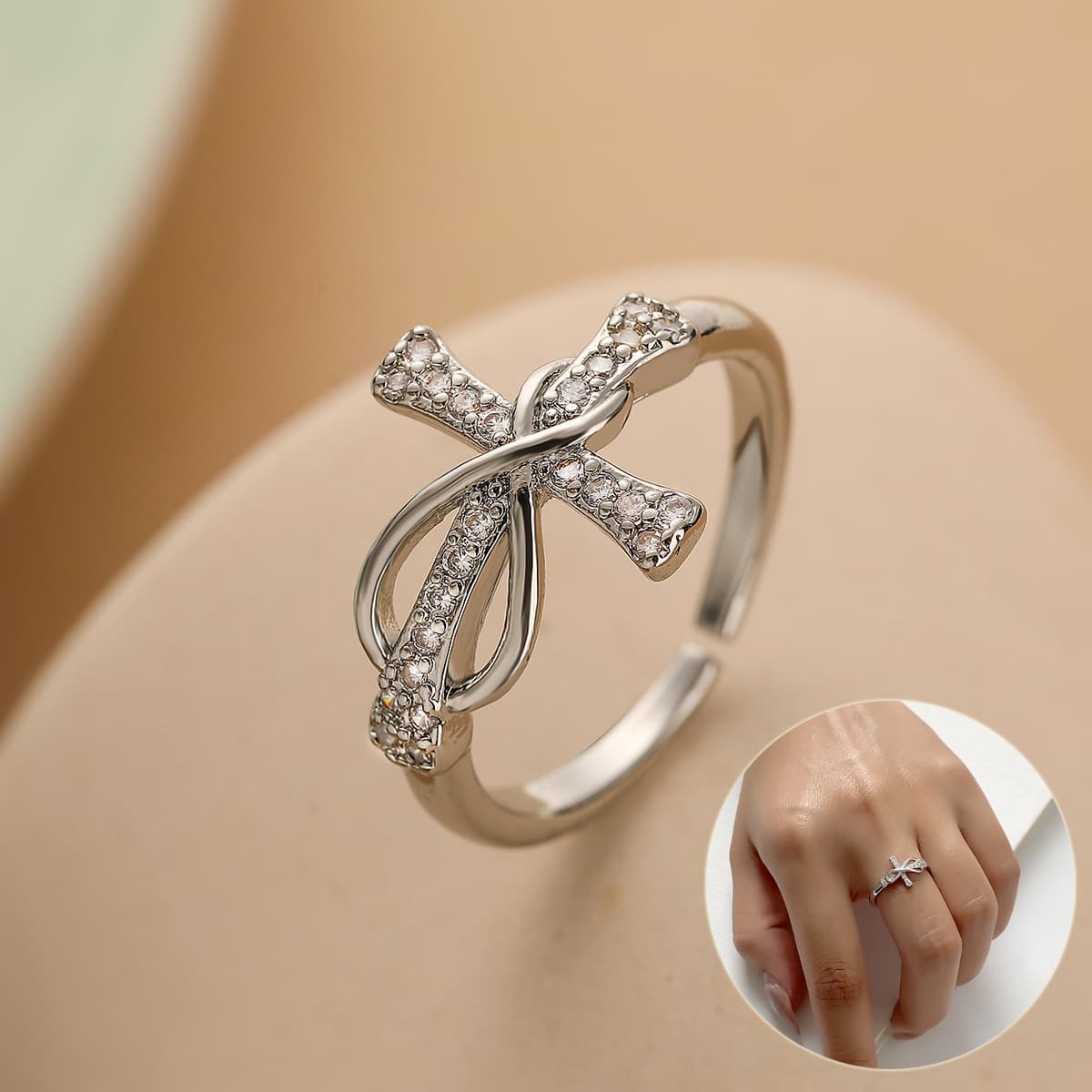 Anillo cruz de cobre para mujeres con diseño geométrico