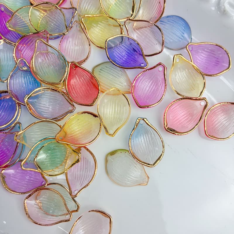 Cuentas de hoja acrílico con ribete dorado para joyería vintage