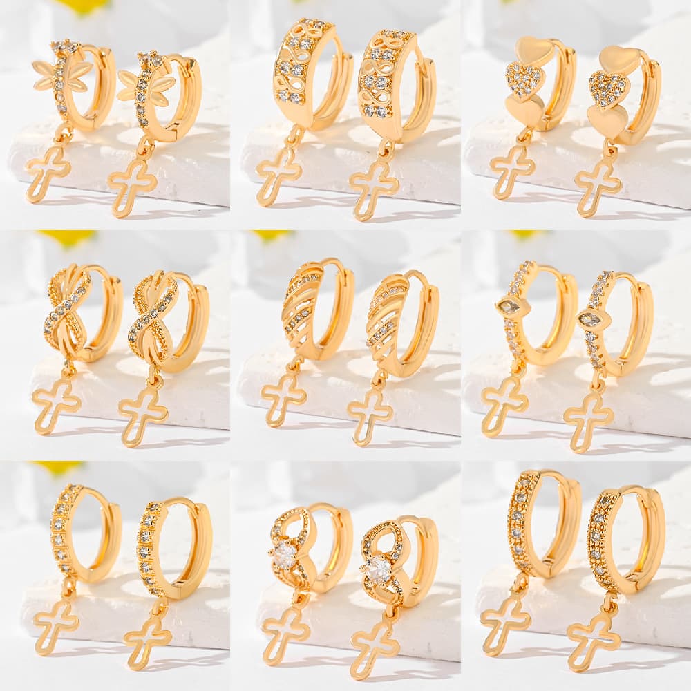 Aretes cruzados chapados en oro con diseño versátil