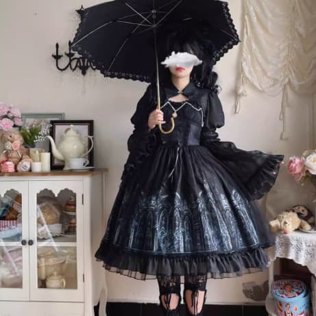 Vestido JSK gótico oscuro con chal