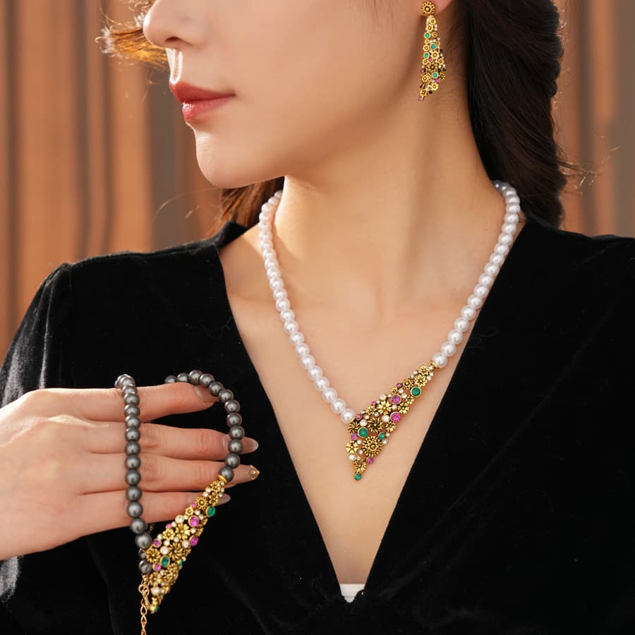 Conjunto vintage de collar y aretes con perlas y cristales