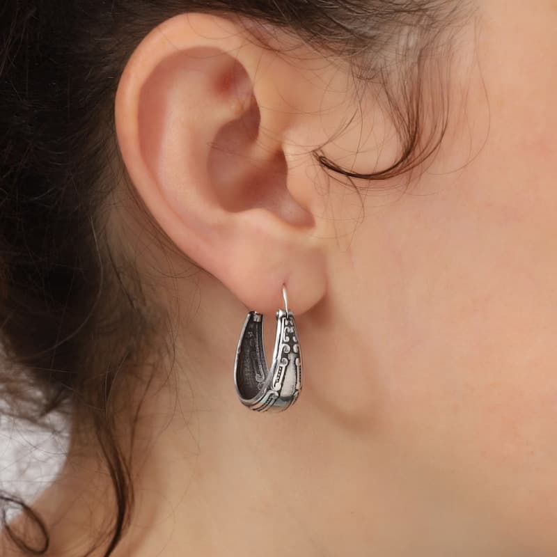 Aretes vintage con patrón grabado, estilo nacional