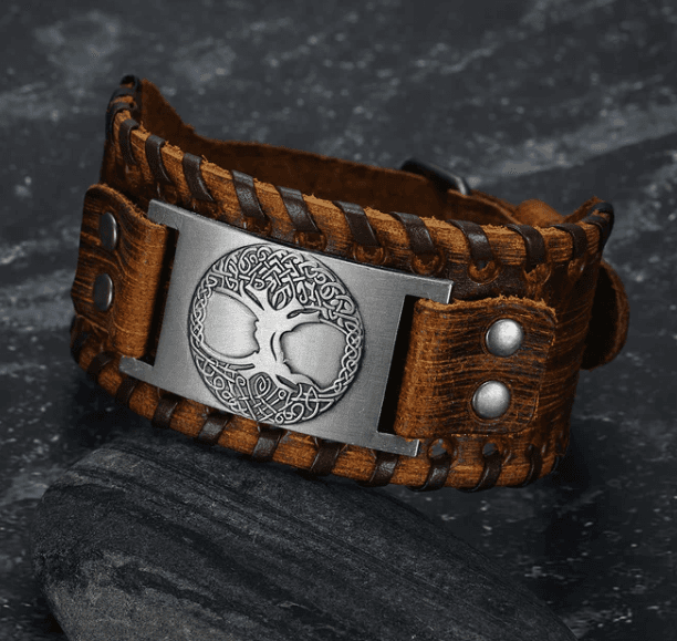 Brazalete de cuero con hebilla y árbol de la vida