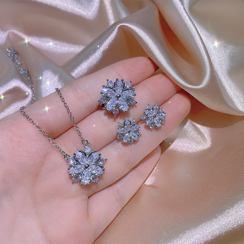 Juego de joyería de zirconia cúbica con collar, anillo y pendientes