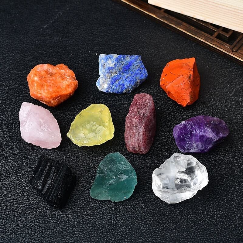 Piedras y cristales de cuarzo naturales sin tallar
